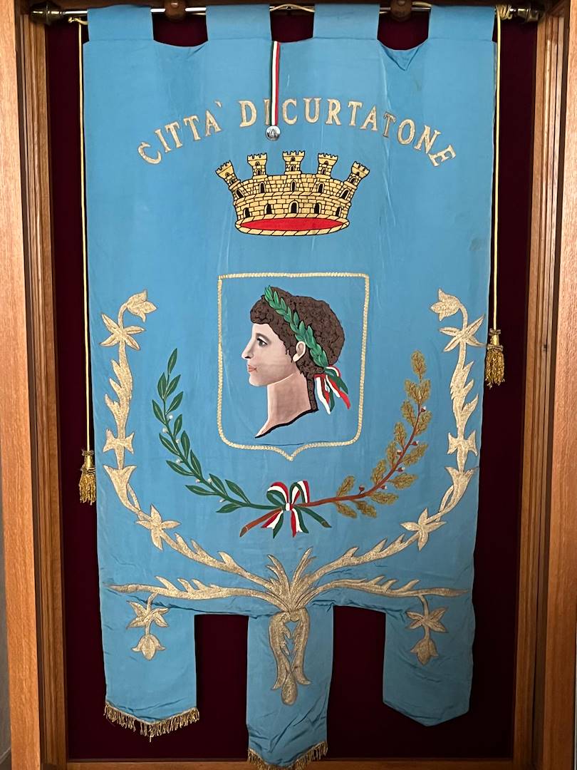 THE GONFALON OF THE MUNICIPALITY OF CURTATONE